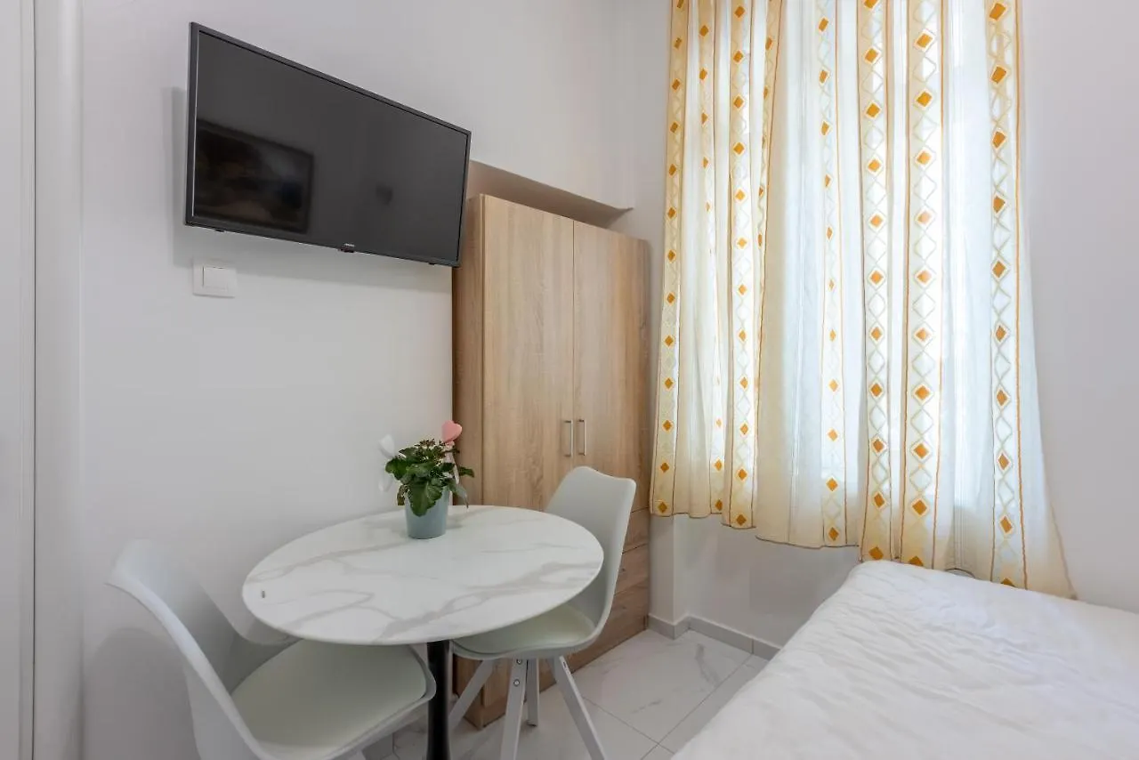 Villa Lucia 0*, Crikvenica Croatia